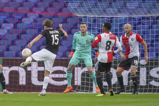 ROTTERDAM, 15-09-2022, Stadium Feijenoord, De Kuip, UEFA Europa League, Feyenoord - Sturm Graz, season 2022 2023, Feyenoord goalkeeper Justin Bijlow , Feyenoord defender Gernot Trauner Feyenoord - Sturm Graz  x18340915x Copyright: