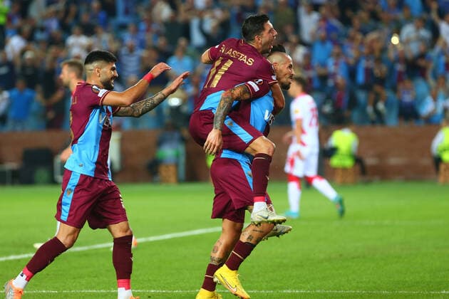 Fußball, EL, Trabzonspor - Roter Stern Belgrad Marek Hamsik 17 of Trabzonsor celebrates after scoring the first goal of his team with teammates during the UEFA Europa League group H match between Trabzonspor and Crvena Zvezda at Senol Gunes Stadium in Trabzon, Turkey on September 15, 2022. ( hoto by Seskimphoto ) Trabzonspor v Crvena Zvezda 
