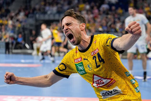 Bilder des Jahres 2022, Sport 09 September Sport Themen der Woche KW37 Sport Bilder des Tages Torschütze Patrick Groetzki (RNL, 24) jubelt über ein Tor, Jubel, Torjubel, Torerfolg, celebrate the goal, goal, celebration, Jubel ueber das Tor, optimistisch, Spielszene, Highlight, Einzelbild, Action, Aktion, 15.09.2022, Mannheim (Deutschland), Handball, Bundesliga, Rhein-Neckar Löwen - SC DHfK Leipzig *** Goal scorer Patrick Groetzki RNL, 24 cheers about a goal, jubilation, goal celebration, celebrate the goal, goal, celebration, cheering about the goal, optimistic, game scene, highlight, single picture, action, 15 09 2022, Mannheim Germany , Handball, Bundesliga, Rhein Neckar Löwen SC DHfK Leipzig xozx