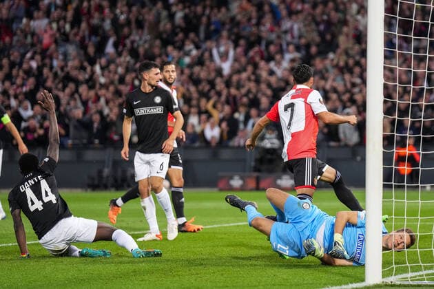 UEFA Europa League: Feyenoord v SK Sturm Graz Rotterdam - Alireza Jahanbakhsh of Feyenoord scores the disallowed 5-0 during the match between Feyenoord v SK Sturm Graz at Stadion Feijenoord De Kuip on 15 September 2022 in Rotterdam, Netherlands. Copyright: xYannickxVerhoevenx