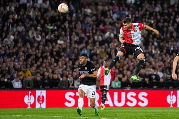 UEFA Europa League: Feyenoord v SK Sturm Graz Rotterdam - Santiago Gimenez of Feyenoord scores the 5-0 during the match between Feyenoord v SK Sturm Graz at Stadion Feijenoord De Kuip on 15 September 2022 in Rotterdam, Netherlands. Copyright: xTomxBodex