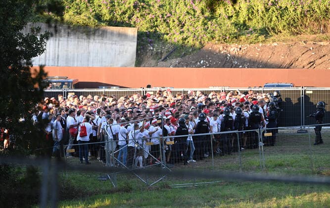 Football, men, season 2022 2023, Europa League, Sporting Braga 1 FC Union Berlin group stage, group D, 2 matchday , fans of Union at the entrance, the police allow only small groups to pass at a time, 15 09 2022, Copyright: xMatthiasxKochx