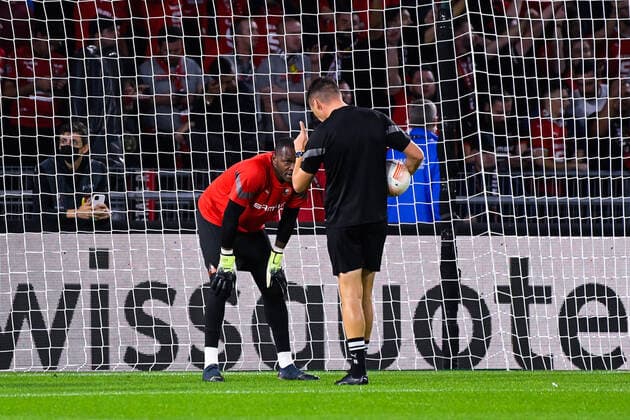 Fußball, EL, Stade Rennes - Fenerbahce IStanbul Steve Mandanda ( 30 - Rennes ) - Echauffement - FOOTBALL : Rennes vs Fenerbahce - Ligue Europa - Rennes - 15 09 2022 FedericoPestellini Panoramic 