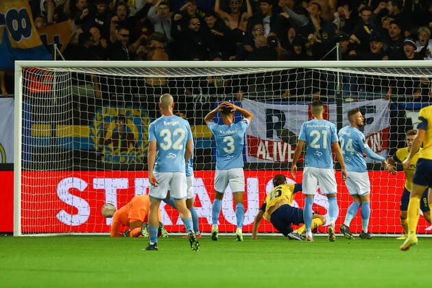 Fußball, EL, Royale Union Saint-Gilloise - Malmö FF Union s Christian Burgess scores a goal during a soccer game between Belgian Royale Union Saint-Gilloise and Swedish Malmo Fotbollforening, Thursday 15 September 2022 in Leuven, on day 2 of the UEFA Europa League group stage. DAVIDxPINTENS  x44559131x