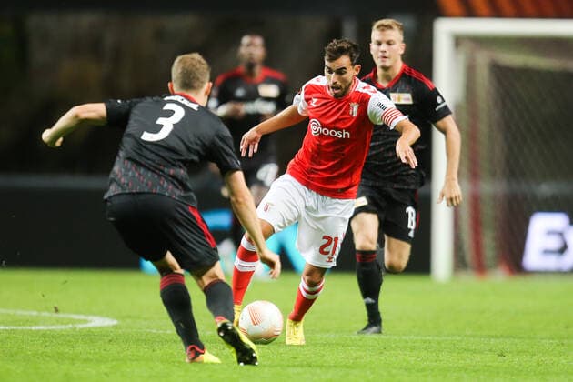 Fußball, EL, Sporting Braga - 1. FC Union Berlin FOOTBALL, FUSSBALL - Ricardo Horta (R) of SC Braga challenges Jaeckel of FC Union Berlin during the Europa League match between SC Braga and FC Union Berlin. Estadio Municipal de Braga, Portugal, 15th September 2022. Photo: IMAGO Pedro Benavente