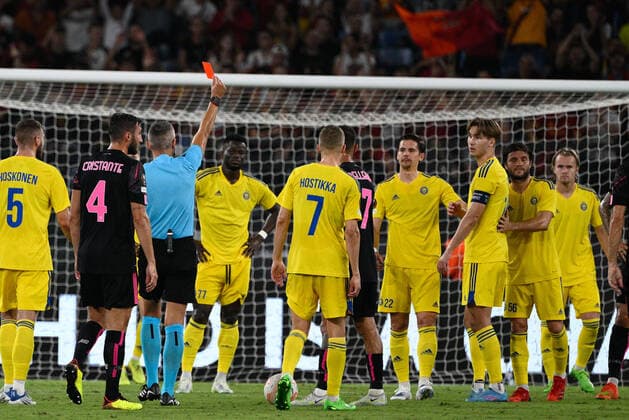 Fußball, EL, AS Rom - HJK Helsinki September 15, 2022, Rome, Italy: Red card for Miro Tenho (HJK Helsinki) during the UEFA Europa League 2022-2023 football match between AS Roma and HJK Helsinki at The Olympic Stadium in Rome on September 15, 2022. football Europa League match - AS Roma vs HJK Helsinki, Rome, Italy  - ZUMAl164 20220915_zsa_l164_230 Copyright: xFabrizioxCorradettix