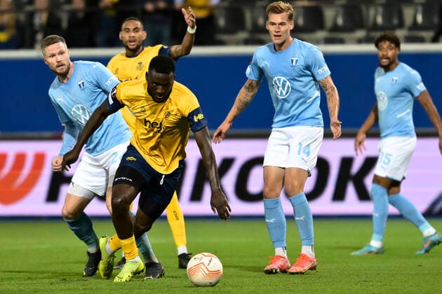 Fußball, EL, Royale Union Saint-Gilloise - Malmö FF Union s Victor Boniface fights for the ball during a soccer game between Belgian Royale Union Saint-Gilloise and Swedish Malmo Fotbollforening, Thursday 15 September 2022 in Leuven, on day 2 of the UEFA Europa League group stage. JOHANxEYCKENS  x44560525x