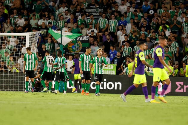 Fußball, EL, Real Betis Sevilla - PFC Ludogorets Razgrad September 15, 2022, Seville, Spain: Players of Betis celebrate after scoring 1-0 during the Europa League Group C soccer match between Real Betis and PFC Ludogorets 1945 at Benito Villamarin Stadium Seville Spain - ZUMAa142 20220915_zap_a142_005 Copyright: xDanielxGonzalezxAcunax