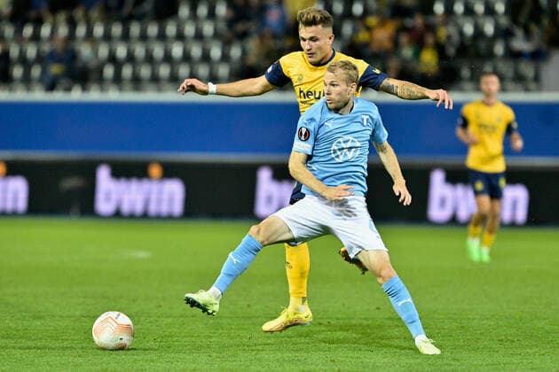 Fußball, EL, Royale Union Saint-Gilloise - Malmö FF Union s Dennis Eckert and Malmo s Oscar Lewicki fight for the ball during a soccer game between Belgian Royale Union Saint-Gilloise and Swedish Malmo Fotbollforening, Thursday 15 September 2022 in Leuven, on day 2 of the UEFA Europa League group stage. JOHANxEYCKENS  x44562200x