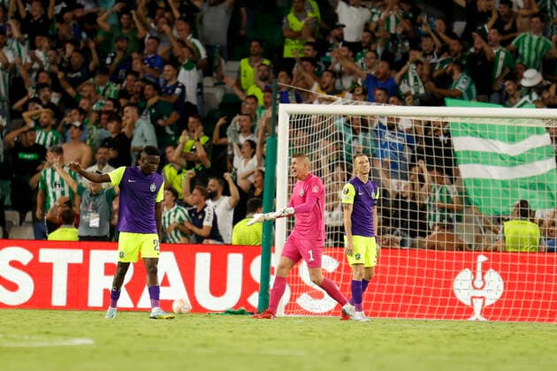 Fußball, EL, Real Betis Sevilla - PFC Ludogorets Razgrad September 15, 2022, Seville, Spain: SERGIO PADT of Ludogorets (C) screams after Betis scores 2-0 during the Europa League Group C soccer match between Real Betis and PFC Ludogorets 1945 at Benito Villamarin Stadium Seville Spain - ZUMAa142 20220915_zap_a142_012 Copyright: xDanielxGonzalezxAcunax