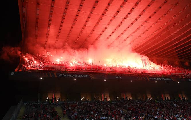 Football, men, season 2022 2023, Europa League, Sporting Braga 1 FC Union Berlin group stage, Group D, Matchday 2 , Fans of Union ignite pyrotechnics, 15 09 2022, Copyright: xMatthiasxKochx