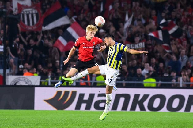 Birger Meling ( 25 - Rennes ) - Ä°rfan Can Kahveci ( 17 - Fenerbahce ) - FOOTBALL : Rennes vs Fenerbahce - Ligue Europa - Rennes - 15 09 2022 FedericoPestellini Panoramic 