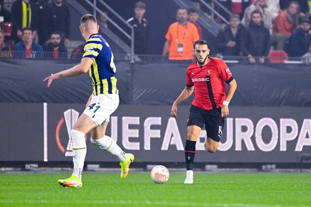 Fußball, EL, Stade Rennes - Fenerbahce IStanbul Amine GOUIRI ( 19 - Rennes ) - Attila Szalai ( 41 - Fenerbahce ) - FOOTBALL : Rennes vs Fenerbahce - Ligue Europa - Rennes - 15 09 2022 FedericoPestellini Panoramic 