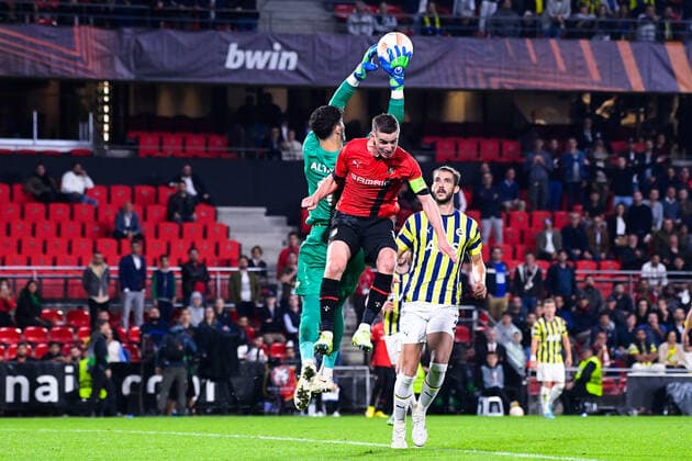 Altay BayÄ±ndÄ±r ( 1 - Fenerbahce ) - Benjamin Bourigeaud ( 14 - Rennes ) - FOOTBALL : Rennes vs Fenerbahce - Ligue Europa - Rennes - 15 09 2022 FedericoPestellini Panoramic 