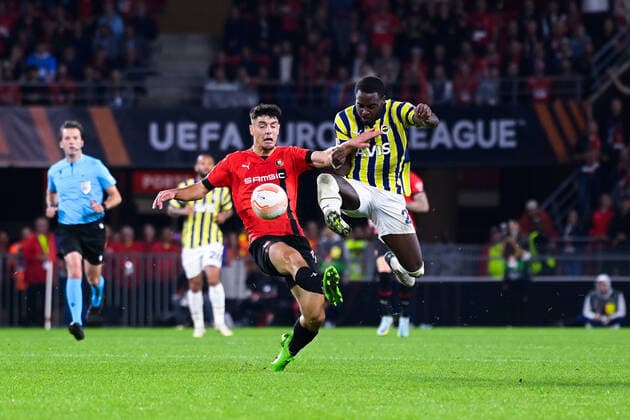 Matthis ABLINE ( 28 - Rennes ) - Bright Osayi Samuel ( 21 - Fenerbahce ) - FOOTBALL : Rennes vs Fenerbahce - Ligue Europa - Rennes - 15 09 2022 FedericoPestellini Panoramic 