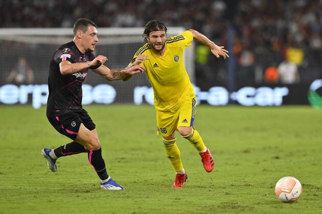 Andrea Belotti of A.S. Roma and Perparim Hetemaj of HJK Helsinki during the second day of UEFA Europa League Group C match between A.S. Roma and HJK Helsinki at Olimpico Stadium on September 15, 2022 in Rome, Italy.  Copyright: xDomenicoxCippitellix xipa-agencyx xLivexMediax 0