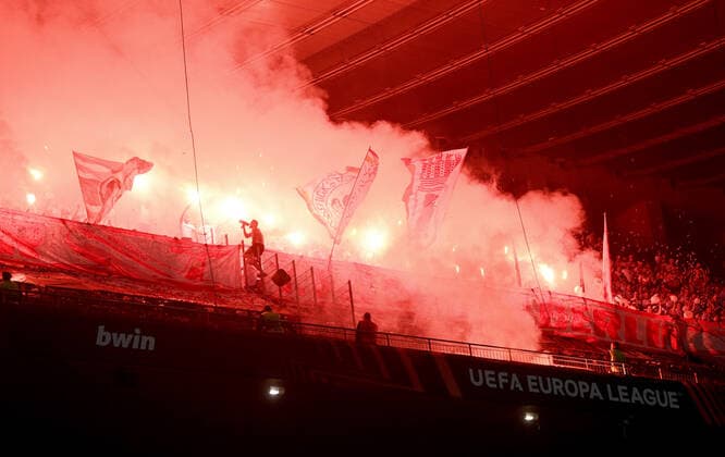 Football, men, season 2022 2023, Europa League, Sporting Braga 1 FC Union Berlin 1 0, group stage, Group D, Matchday 2 , Union fans burn fireworks, 15 09 2022, Copyright: xMatthiasxKochx