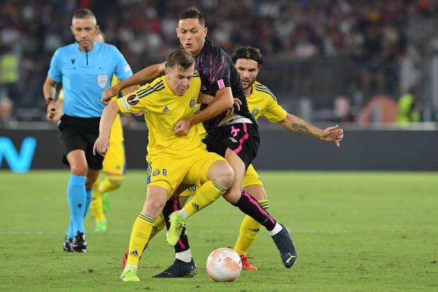 15th September 2022; Stadio Olimpico, Rome, Italy: Uefa Europa League,AS Roma versus Hjk Helsinki; Lucas Lingman of HJK Helsinki holds off Nemanja Matic of AS Roma  ActionPlus12426591 AllShotLive