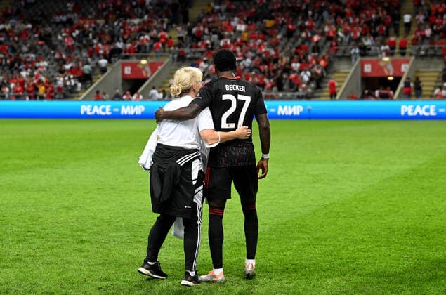 Football, men, season 2022 2023, Europa League, Sporting Braga 1 FC Union Berlin 1 0, group stage, group D, 2 match day , f l team manager Susanne Kopplin 1 FC Union , Sheraldo Becker 1 FC Union before the team photo, 15 09 2022, Copyright: xMatthiasxKochx