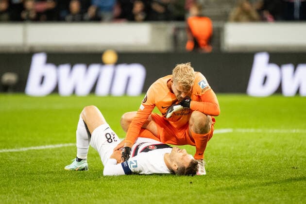 FC Midtjylland v Lazio, UEFA Europa League football, Herning, Denmark Herning, Denmark. 15th, September 2022. Goalkeeper Jonas Lossl (1) of FC Midtjylland is checking up on Erik Sviatchenko during the UEFA Europa League match between FC Midtjylland and Lazio at MCH Arena in Herning. Herning Denmark  Copyright: xGonzalesxPhoto BalazsxPopalx