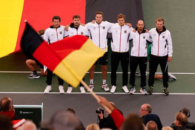 Bilder des Jahres 2022, Sport 09 September Sport Themen der Woche KW37 Davis Cup, Team Germany, Mannschaft, Mannschaft L-R. Kapitaen Michael Kohlmann, Oscar Otte, Jan-Lennard Struff, Yannick Hanfmann, Tim Puetz und Kevin Krawietz. Tennis - Davis Cup 2022 - ITF Davis Cup - Rothenbaum - Hamburg - Hamburg - Germany - 16 September 2022. Â *** Davis Cup, Team Germany, Team, Team L R Captain Michael Kohlmann, Oscar Otte, Jan Lennard Struff, Yannick Hanfmann, Tim Puetz and Kevin Krawietz Tennis Davis Cup 2022 ITF Davis Cup Rothenbaum Hamburg Hamburg Germany 16 September 2022 Â Copyright: xJuergenxHasenkopfx