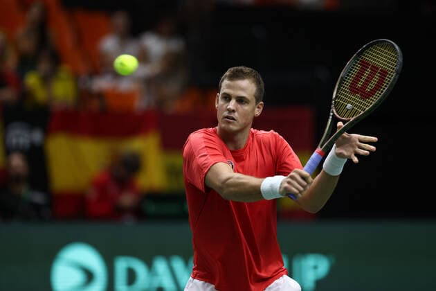 September 16, 2022, VALENCIA, VALENCIA, SPAIN: Vasek Pospisil of Canada in action against Roberto Bautista Agut of Spain during the Davis Cup by Rakuten 2022, Finals Group B, tennis match 1 played between Spain and Canada at Fuente de San Luis pavilion on September 16, 2022, in Valencia, Spain. VALENCIA SPAIN - ZUMAa181 20220916_zaa_a181_003 Copyright: xOscarxJ.xBarrosox