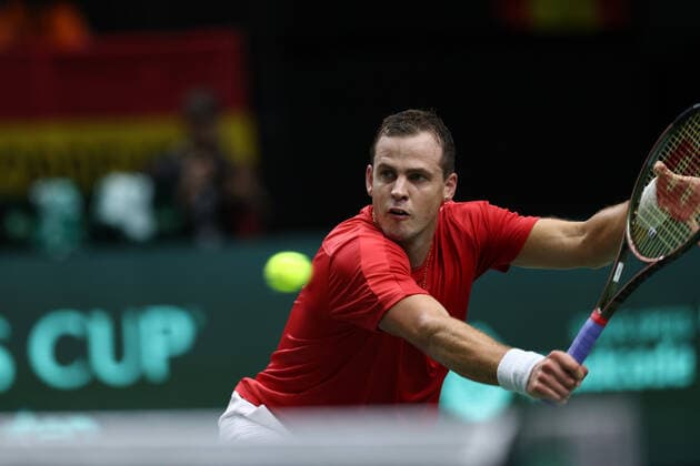 September 16, 2022, VALENCIA, VALENCIA, SPAIN: Vasek Pospisil of Canada in action against Roberto Bautista Agut of Spain during the Davis Cup by Rakuten 2022, Finals Group B, tennis match 1 played between Spain and Canada at Fuente de San Luis pavilion on September 16, 2022, in Valencia, Spain. VALENCIA SPAIN - ZUMAa181 20220916_zaa_a181_030 Copyright: xOscarxJ.xBarrosox