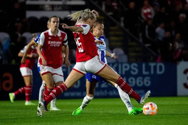 Katie McCabe (15 Arsenal) and Kayleigh Green (15 Brighton) in action during the Barclays FA Womens Super League game between Arsenal and Brighton at Meadow Park in London, England. (Liam Asman SPP) Copyright: xLiamxAsman SPPx spp-en-LiAs-20220916-LMA35387