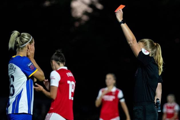 Emma Kullberg (16 Brighton) receives a red card from Referee Lisa Benn during the Barclays FA Womens Super League game between Arsenal and Brighton at Meadow Park in London, England. (Liam Asman SPP) Copyright: xLiamxAsman SPPx spp-en-LiAs-20220916-untitled-001