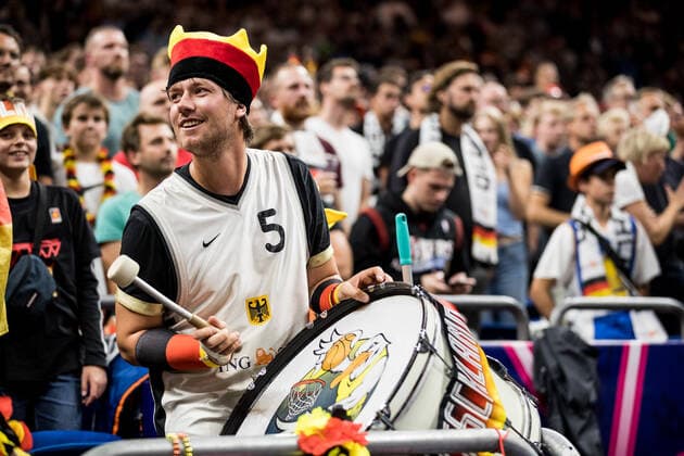 FIBA EUROBASKET, Germany France 16 09 2022 A German fan drums FIBA EUROBASKET, Germany France, Berlin, Mercedes Benz Arena Copyright: xBEAUTIFULxSPORTS Wunderlx