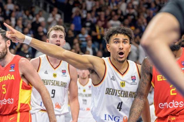 v l Franz Wagner Team Germany, 09 , Maodo Lo Team Germany, 04 , duel, action, fight, loses, sad, depressed, pissed off, Germany vs Spain, GER, FIBA Eurobasket, semifinal game, BBL, Basketball Maenner, Saison 2022, 16 09 2022, GER, FIBA Eurobasket, Germany vs Spain, semifinal game, BBL, Basketball Maenner, Saison 2022, 16 09 2022, Berlin Copyright: xEibner-Pressefoto UwexKochx EP_UKH