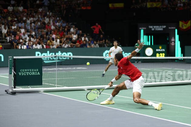 September 16, 2022, VALENCIA, VALENCIA, SPAIN: Felix Auger-Aliassime of Canada in action against Carlos Alcaraz of Spain during the Davis Cup by Rakuten 2022, Finals Group B, tennis match 2 played between Spain and Canada at Fuente de San Luis pavilion on September 16, 2022, in Valencia, Spain. VALENCIA SPAIN - ZUMAa181 20220916_zaa_a181_070 Copyright: xOscarxJ.xBarrosox