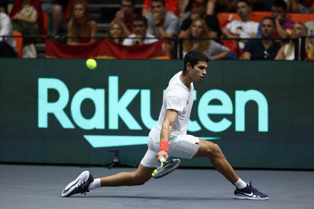 September 16, 2022, VALENCIA, VALENCIA, SPAIN: Carlos Alcaraz of Spain in action against Felix Auger-Aliassime of Canada during the Davis Cup by Rakuten 2022, Finals Group B, tennis match 2 played between Spain and Canada at Fuente de San Luis pavilion on September 16, 2022, in Valencia, Spain. VALENCIA SPAIN - ZUMAa181 20220916_zaa_a181_131 Copyright: xOscarxJ.xBarrosox
