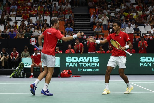 September 17, 2022, VALENCIA, VALENCIA, SPAIN: Felix Auger-Aliassime and Vasek Pospisil of Canada play doubles against Marcel Granollers and Pedro Martinez of Spain during the Davis Cup by Rakuten 2022, Finals Group B, tennis match 3 played between Spain and Canada at Fuente de San Luis pavilion on September 16, 2022, in Valencia, Spain. VALENCIA SPAIN - ZUMAa181 20220917_zaa_a181_003 Copyright: xOscarxJ.xBarrosox