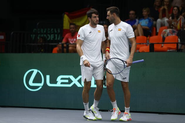 September 17, 2022, VALENCIA, VALENCIA, SPAIN: Marcel Granollers and Pedro Martinez of Spain play doubles against Felix Auger-Aliassime and Vasek Pospisil of Canada during the Davis Cup by Rakuten 2022, Finals Group B, tennis match 3 played between Spain and Canada at Fuente de San Luis pavilion on September 16, 2022, in Valencia, Spain. VALENCIA SPAIN - ZUMAa181 20220917_zaa_a181_007 Copyright: xOscarxJ.xBarrosox
