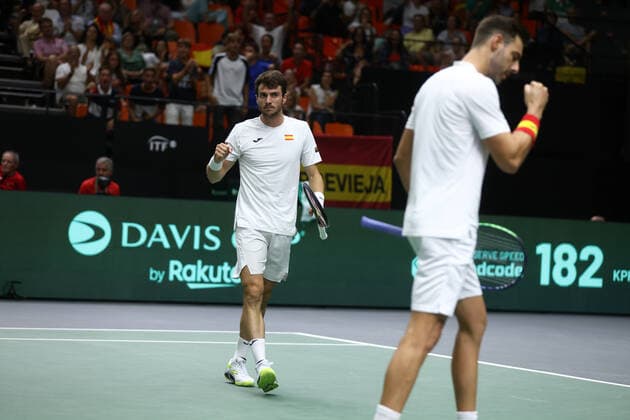 September 17, 2022, VALENCIA, VALENCIA, SPAIN: Marcel Granollers and Pedro Martinez of Spain play doubles against Felix Auger-Aliassime and Vasek Pospisil of Canada during the Davis Cup by Rakuten 2022, Finals Group B, tennis match 3 played between Spain and Canada at Fuente de San Luis pavilion on September 16, 2022, in Valencia, Spain. VALENCIA SPAIN - ZUMAa181 20220917_zaa_a181_010 Copyright: xOscarxJ.xBarrosox
