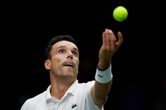 Spain v Canada - Davis Cup by Rakuten Group Stage 2022 Valencia Roberto Bautista Agut of Spain serves against Vasek Pospisil of Canada during the Davis Cup Finals Group B Stage Men s Singles match between Spain and Canada at Pabellon Municipal Fuente de San Luis, September 16, 2022, Valencia, Spain. Valencia Spain  Copyright: xDavidxAliagax originalFilename:aliaga-spainvca220916_npxXw.jpg