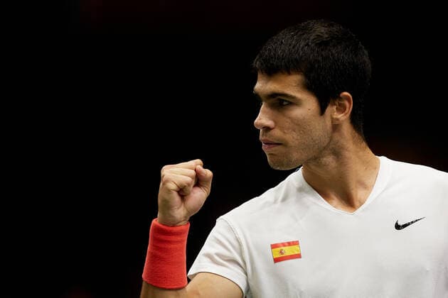Spain v Canada - Davis Cup by Rakuten Group Stage 2022 Valencia Carlos Alcaraz of Spain celebrates against Felix Auger Aliassime of Canada during the Davis Cup Finals Group B Stage Men s Singles match between Spain and Canada at Pabellon Municipal Fuente de San Luis, September 16, 2022, Valencia, Spain. Valencia Spain  Copyright: xDavidxAliagax originalFilename:aliaga-spainvca220916_npNlM.jpg