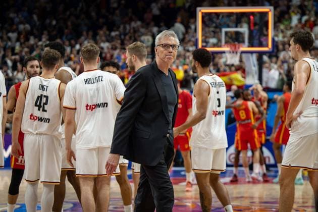Basketball Berlin 16 09 2022 Eurobasket 2022 Semifinal Germany GER Spain ESP disappointment among German players after defeat Gordon Herbert Germany, national coach