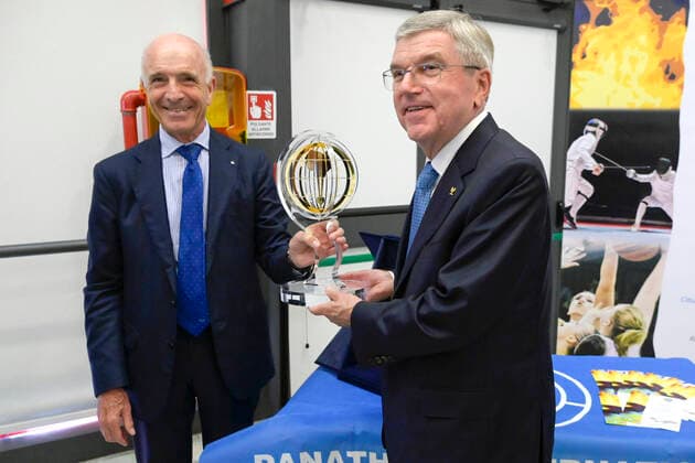 Pierre Zappelli presents Thomas Bach with the Flambeau d Or Award 2022 of the Panathlon International sports federation at the CONI Center Rome, 16 09 2022 Foto:xA.xM.xTinghinox xFuturexImage
