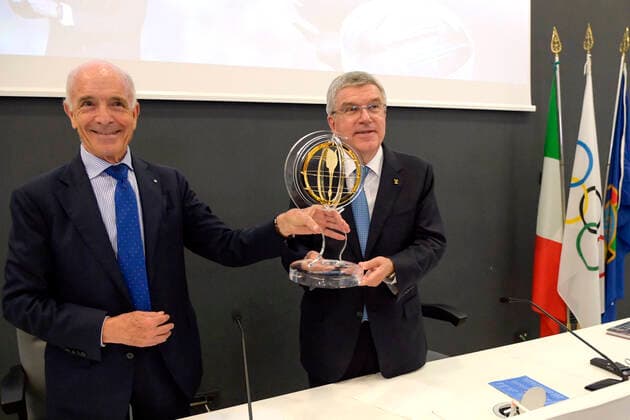 Pierre Zappelli presents Thomas Bach with the Flambeau d Or Award 2022 of the Panathlon International sports federation at the CONI Center Rome, 16 09 2022 Foto:xA.xM.xTinghinox xFuturexImage