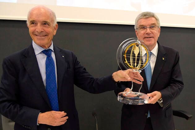 Pierre Zappelli presents Thomas Bach with the Flambeau d Or Award 2022 of the Panathlon International sports federation at the CONI Center Rome, 16 09 2022 Foto:xA.xM.xTinghinox xFuturexImage