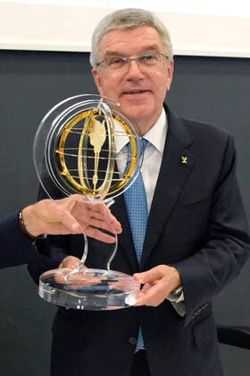 Thomas Bach receives the Flambeau d Or Award 2022 of the sports federation Panathlon International at the CONI Center Rome, 16 09 2022 Foto:xA.xM.xTinghinox xFuturexImage