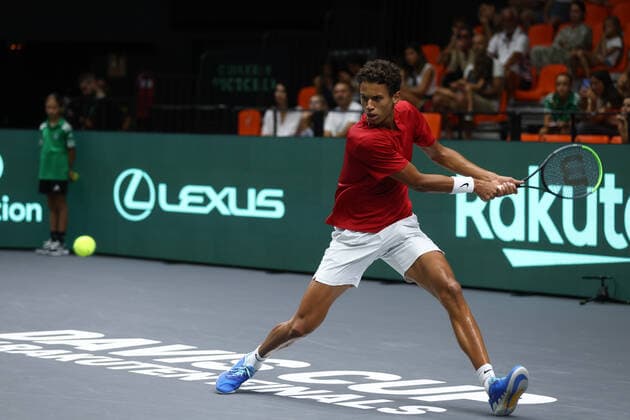 September 17, 2022, VALENCIA, VALENCIA, SPAIN: Gabriel Diallo of Canada in action against Laslo Djere of Serbia during the Davis Cup by Rakuten 2022, Finals Group B, tennis match 1 played between Serbia and Canada at Fuente de San Luis pavilion on September 17, 2022, in Valencia, Spain. VALENCIA SPAIN - ZUMAa181 20220917_zaa_a181_087 Copyright: xOscarxJ.xBarrosox