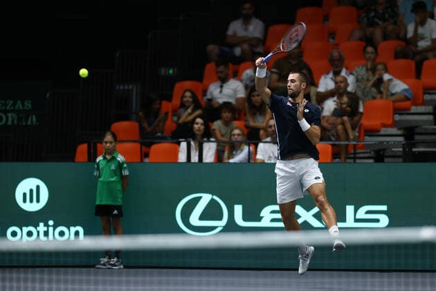 September 17, 2022, VALENCIA, VALENCIA, SPAIN: Laslo Djere of Serbia in action against Gabriel Diallo of Canada during the Davis Cup by Rakuten 2022, Finals Group B, tennis match 1 played between Serbia and Canada at Fuente de San Luis pavilion on September 17, 2022, in Valencia, Spain. VALENCIA SPAIN - ZUMAa181 20220917_zaa_a181_089 Copyright: xOscarxJ.xBarrosox