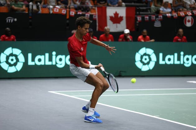 September 17, 2022, VALENCIA, VALENCIA, SPAIN: Gabriel Diallo of Canada in action against Laslo Djere of Serbia during the Davis Cup by Rakuten 2022, Finals Group B, tennis match 1 played between Serbia and Canada at Fuente de San Luis pavilion on September 17, 2022, in Valencia, Spain. VALENCIA SPAIN - ZUMAa181 20220917_zaa_a181_110 Copyright: xOscarxJ.xBarrosox