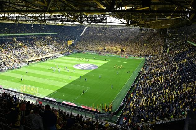 17 09 2022, xbrx, football 1 Bundesliga, Borussia Dortmund FC Schalke 04 emspor, v l stadium view, interior, turf DFL DFB REGULATIONS PROHIBIT ANY USE OF PHOTOGRAPHS as IMAGE SEQUENCES and or QUASI VIDEO Dortmund