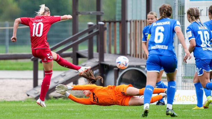 v li Meike Meßmer Messmer, Cologne II, 10 scores the goal to 2 2, hit, goal, highlight, action, action, game scene, Lina von Schrader goalkeeper, goalkeeper, TSG II, 28 is late, 18 09 2022, St Leon Rot Germany , Football, 2 Women Bundesliga, TSG 1899 Hoffenheim II U20 1 FC Köln II U20 , 18 09 2022, St Leon Rot Germany , Soccer, 2 Women Bundesliga, TSG 1899 Hoffenheim II U20 1 FC Köln II U20 , DFB DFL REGULATES PROHIBIT ANY USE OF PHOTOGRAPHS AS IMAGE SEQUENCES AND OR QUASI VIDEO xozx