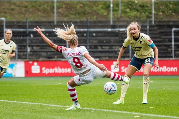 FLYERALARM Women Football Bundesliga, 1 FC Koeln TSG 1899 Hoffenheim 18 09 2022 Mandy Islacker 8, 1 FC Koeln hits falling to 1 0 FLYERALARM Women Football Bundesliga, 1 FC Koeln TSG 1899 Hoffenheim, Koeln, Franz Kremer Stadion DFB REGULATIONS PROHIBIT ANY USE OF PHOTOGRAPHS AS IMAGE SEQUENCES AND OR QUASI VIDEO Copyright: xBEAUTIFULxSPORTS Wunderlx