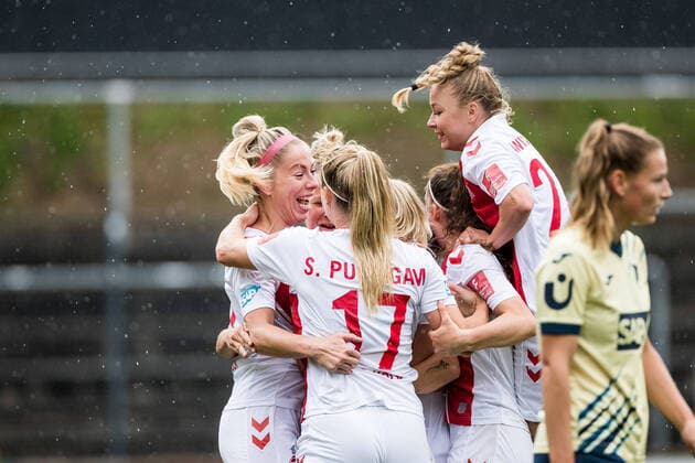 FLYERALARM. Frauen Fussball Bundesliga, 1. FC Koeln - TSG 1899 Hoffenheim; 18.09.2022 Jubel zum 1:0 durch Mandy Islacker ( 8, 1. FC Koeln) FLYERALARM Frauen Fussball Bundesliga, 1. FC Koeln - TSG 1899 Hoffenheim, Koeln, Franz-Kremer-Stadion DFB REGULATIONS PROHIBIT ANY USE OF PHOTOGRAPHS AS IMAGE SEQUENCES AND OR QUASI-VIDEO. *** FLYERALARM Women Football Bundesliga, 1 FC Koeln TSG 1899 Hoffenheim 18 09 2022 Cheer for 1 0 by Mandy Islacker 8, 1 FC Koeln FLYERALARM Women Football Bundesliga, 1 FC Koeln TSG 1899 Hoffenheim, Koeln, Franz Kremer Stadion DFB REGULATIONS PROHIBIT ANY USE OF PHOTOGRAPHS AS IMAGE SEQUENCES AND OR QUASI VIDEO Copyright: xBEAUTIFULxSPORTS Wunderlx